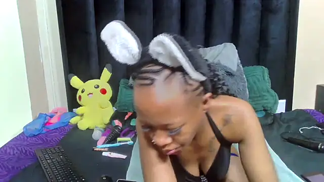 trixiey8 online show from April 13, 2026, 7:34 am