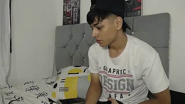 Snapshot of Logan_Jhonson19 chatting on April 16, 2026, 3:51 am Logan Jhonson19 online show from April 16, 2026, 3:51 am