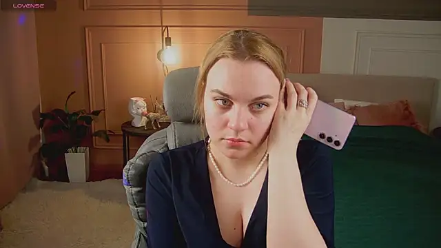 Glow Margo online show from April 10, 2026, 1:12 am