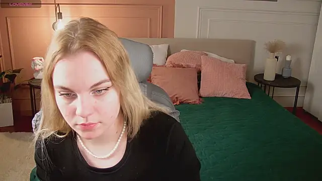 Glow Margo online show from April 23, 2026, 1:01 am