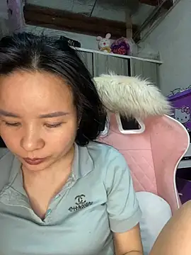 Snapshot of Ivy_Trix2 chatting on May 6, 2026, 2:43 pm Ivy Trix2 online show from May 6, 2026, 2:43 pm