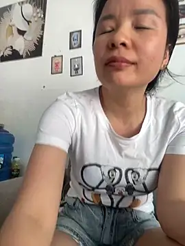 Snapshot of Ivy_Trix2 chatting on May 17, 2026, 8:03 am Ivy Trix2 online show from May 17, 2026, 8:03 am