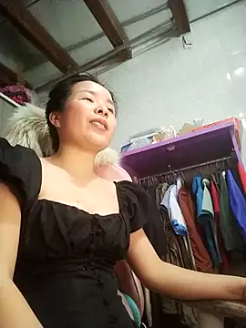 Snapshot of Ivy_Trix2 chatting on April 12, 2026, 3:32 am Ivy Trix2 online show from April 12, 2026, 3:32 am