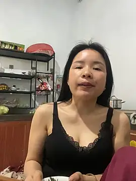 Snapshot of Ivy_Trix2 chatting on March 5, 2026, 3:25 am Ivy Trix2 online show from March 5, 2026, 3:25 am