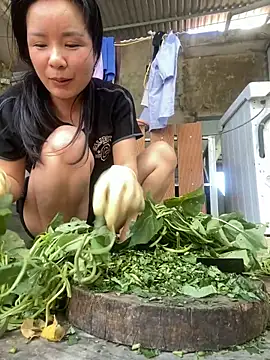 Snapshot of Ivy_Trix2 chatting on May 26, 2026, 2:20 am Ivy Trix2 online show from May 26, 2026, 2:20 am