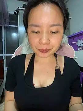 Snapshot of Ivy_Trix2 chatting on May 4, 2026, 3:04 pm Ivy Trix2 online show from May 4, 2026, 3:04 pm