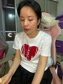 Snapshot of Ivy_Trix2 chatting on April 10, 2026, 2:13 pm Ivy Trix2 online show from April 10, 2026, 2:13 pm