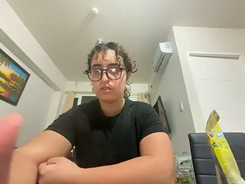 yassiestar online show from March 21, 2026, 4:44 pm