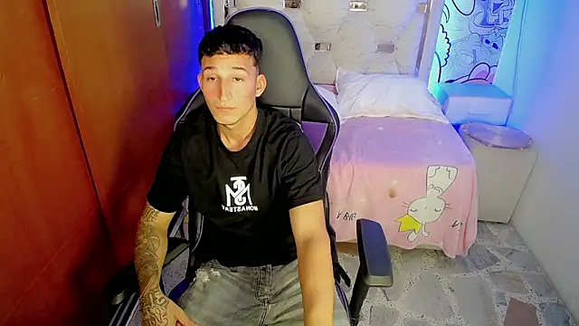 Snapshot of Dmitryy_ chatting on February 25, 2026, 6:08 pm Dmitryy online show from February 25, 2026, 6:08 pm