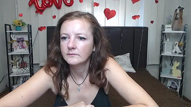 Snapshot of MeganPirs chatting on July 7, 2026, 5:10 am MeganPirs online show from July 7, 2026, 5:10 am