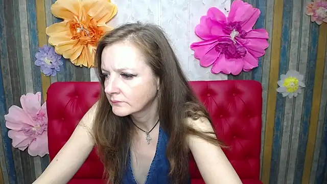 Snapshot of MeganPirs chatting on May 12, 2026, 5:19 pm MeganPirs online show from May 12, 2026, 5:19 pm