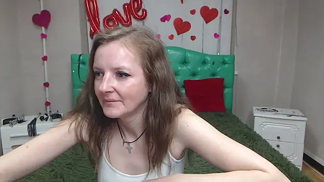 Snapshot of MeganPirs chatting on May 19, 2026, 1:56 am MeganPirs online show from May 19, 2026, 1:56 am
