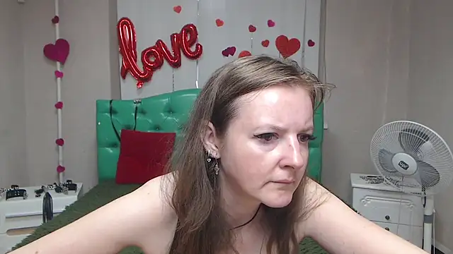 Snapshot of MeganPirs chatting on May 25, 2026, 5:11 pm MeganPirs online show from May 25, 2026, 5:11 pm