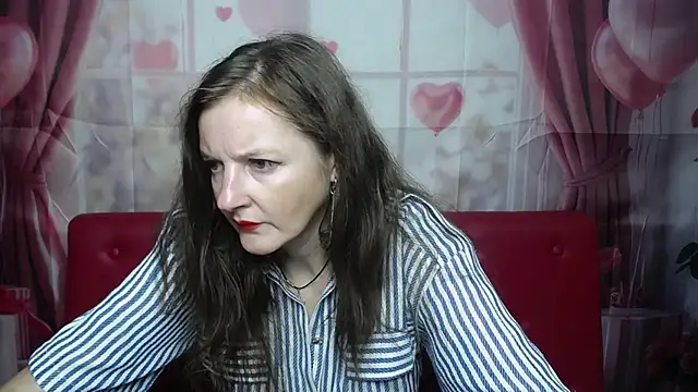 Snapshot of MeganPirs chatting on July 14, 2026, 5:01 am MeganPirs online show from July 14, 2026, 5:01 am