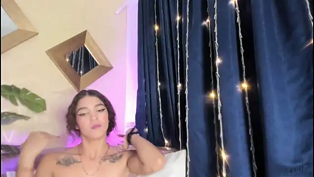 Snapshot of evelyn__rose1 chatting on June 4, 2026, 3:44 am evelyn rose1 online show from June 4, 2026, 3:44 am