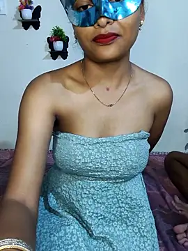 Snapshot of Sweet_Cpl_ chatting on May 5, 2026, 2:42 pm Sweet Cpl online show from May 5, 2026, 2:42 pm