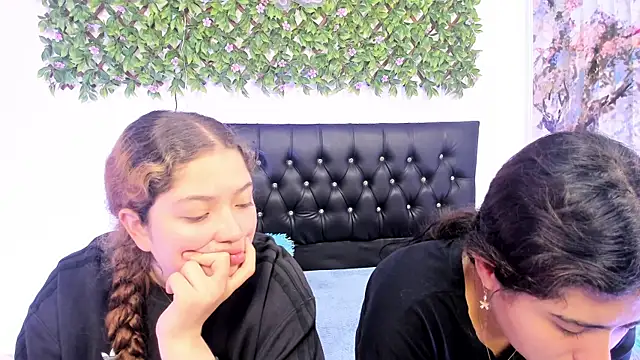 valeria and zoe online show from May 26, 2026, 2:26 pm