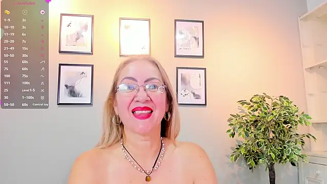 Snapshot of Victoria_Firee chatting on April 19, 2026, 6:10 pm Victoria Firee online show from April 19, 2026, 6:10 pm