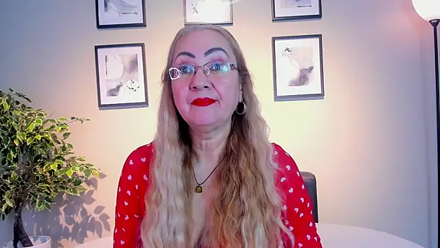 Snapshot of Victoria_Firee chatting on May 14, 2026, 8:17 pm Victoria Firee online show from May 14, 2026, 8:17 pm