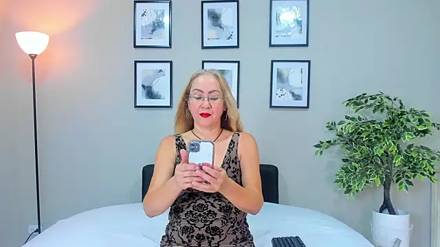 Snapshot of Victoria_Firee chatting on May 23, 2026, 7:24 pm Victoria Firee online show from May 23, 2026, 7:24 pm