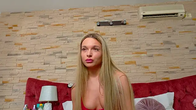 LannaSkyy online show from March 11, 2026, 7:41 pm