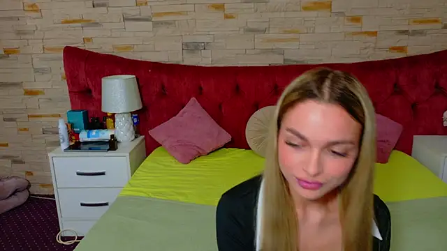 LannaSkyy online show from March 20, 2026, 7:59 pm