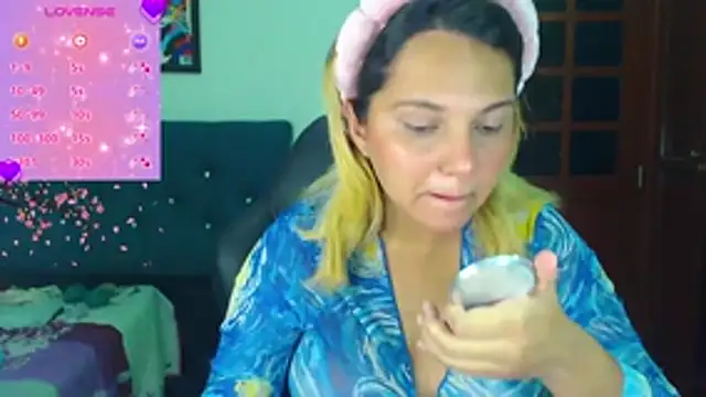 Snapshot of aurora_bela chatting on May 20, 2026, 8:00 am aurora bela online show from May 20, 2026, 8:00 am