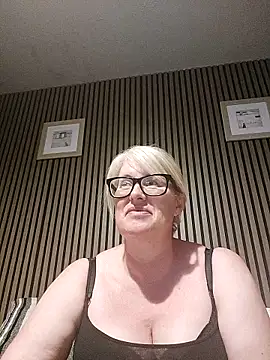 FlirtyFleur-x online show from May 24, 2026, 8:42 pm
