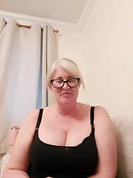 FlirtyFleur-x online show from April 27, 2026, 7:12 pm