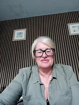 FlirtyFleur-x online show from May 20, 2026, 11:40 am
