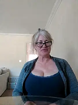 FlirtyFleur-x online show from April 19, 2026, 8:26 am