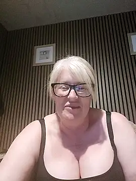 FlirtyFleur-x online show from May 16, 2026, 9:03 pm