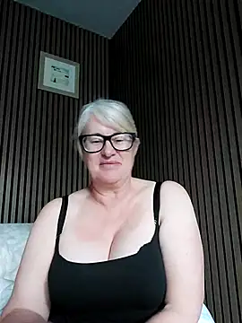 FlirtyFleur-x online show from May 18, 2026, 12:54 pm