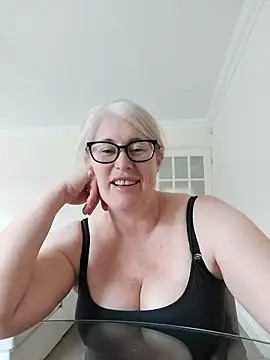 FlirtyFleur-x online show from April 15, 2026, 8:09 am