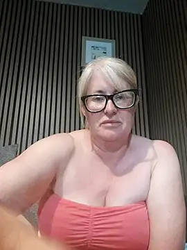 FlirtyFleur-x online show from May 25, 2026, 6:50 pm