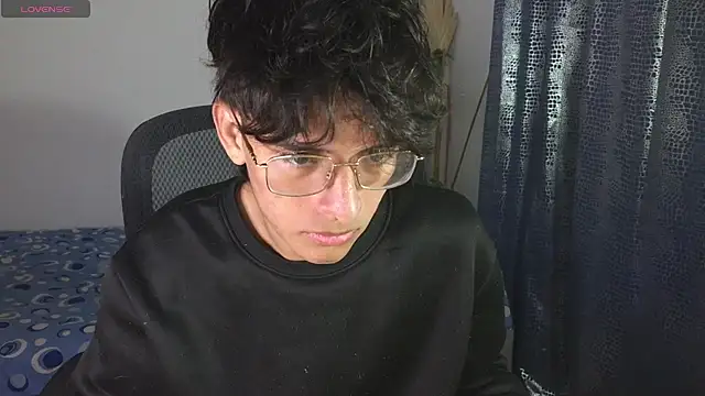 noah millerx online show from May 21, 2026, 4:32 am