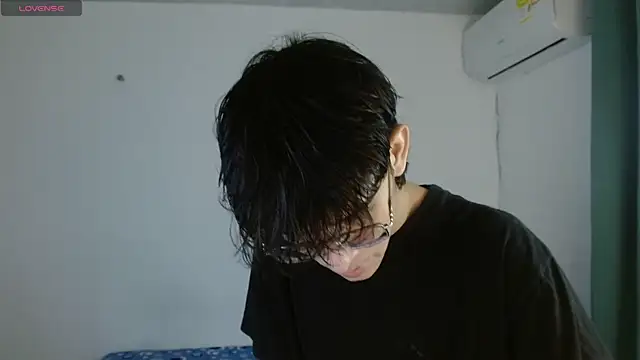 noah millerx online show from May 4, 2026, 4:49 am