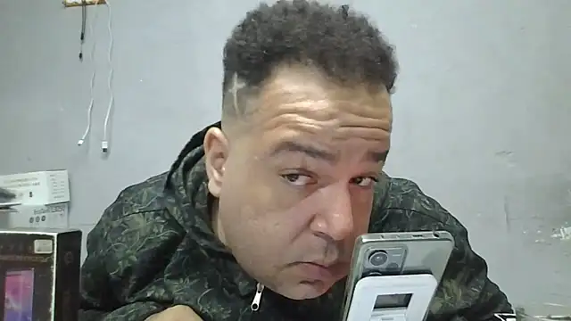 Snapshot of UrsoBissexualPauGrosso chatting on June 6, 2026, 1:33 am UrsoBissexualPauGrosso online show from June 6, 2026, 1:33 am