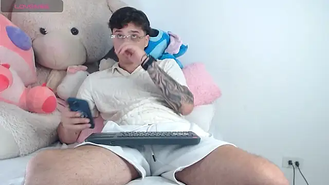 EXCLUSIVE8 online show from May 15, 2026, 11:03 pm