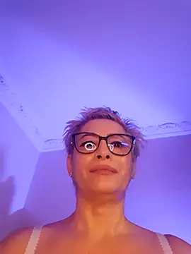 LunaBlaise online show from March 19, 2026, 6:46 am