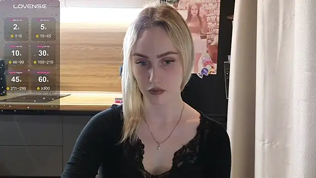 Snapshot of Bella_Villen chatting on August 3, 2026, 2:23 pm Bella Villen online show from August 3, 2026, 2:23 pm