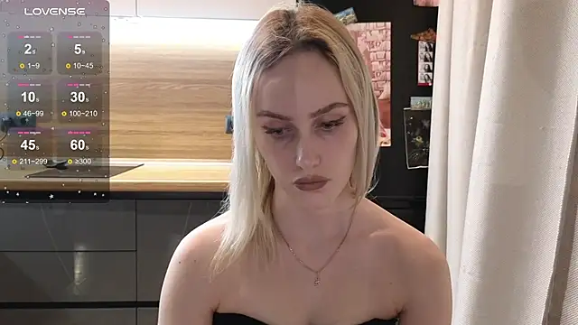 Snapshot of Bella_Villen chatting on July 18, 2026, 5:21 pm Bella Villen online show from July 18, 2026, 5:21 pm