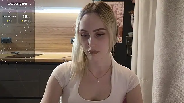 Snapshot of Bella_Villen chatting on August 4, 2026, 3:05 pm Bella Villen online show from August 4, 2026, 3:05 pm