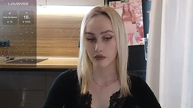 Snapshot of Bella_Villen chatting on July 11, 2026, 12:27 pm Bella Villen online show from July 11, 2026, 12:27 pm