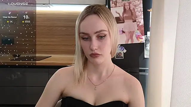 Snapshot of Bella_Villen chatting on July 10, 2026, 8:14 am Bella Villen online show from July 10, 2026, 8:14 am