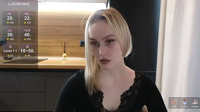 Snapshot of Bella_Villen chatting on June 25, 2026, 1:05 pm Bella Villen online show from June 25, 2026, 1:05 pm