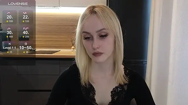 Snapshot of Bella_Villen chatting on June 3, 2026, 11:22 am Bella Villen online show from June 3, 2026, 11:22 am