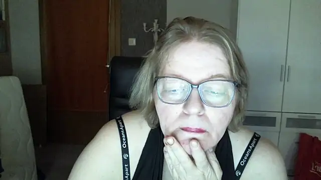 tina71707 online show from March 18, 2026, 1:02 pm