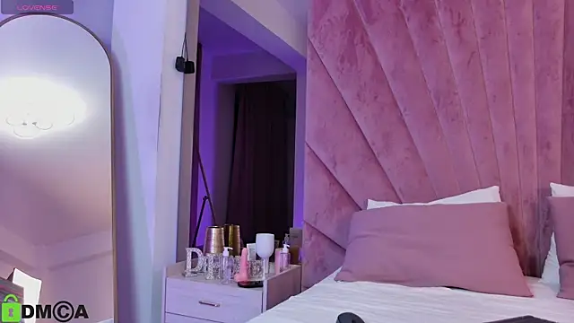 Snapshot of SiennaLiebe chatting on March 13, 2026, 7:08 pm SiennaLiebe online show from March 13, 2026, 7:08 pm