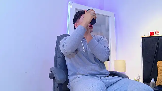 NIKLAS BRAUNN01 online show from April 6, 2026, 11:33 am